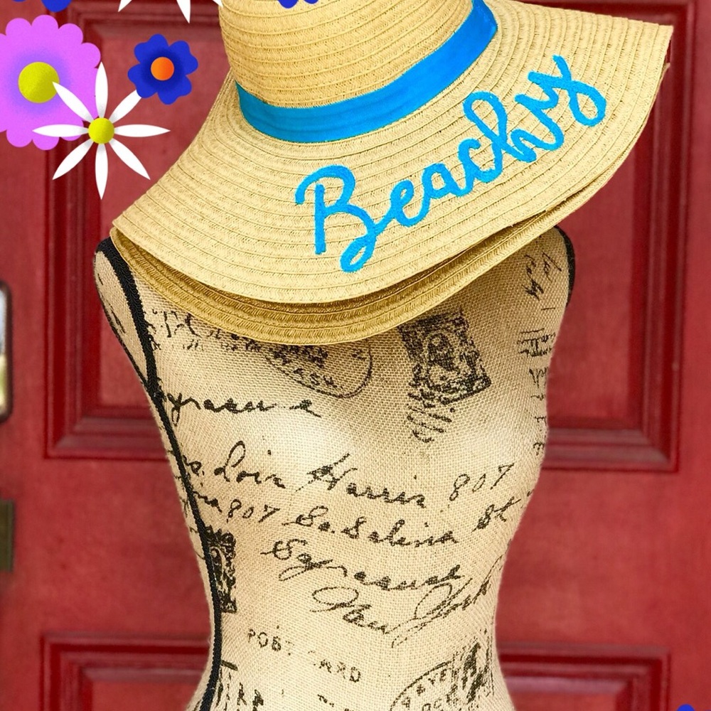 New Women’s Sunhat that reads BEACHY - Picture 3 of 3